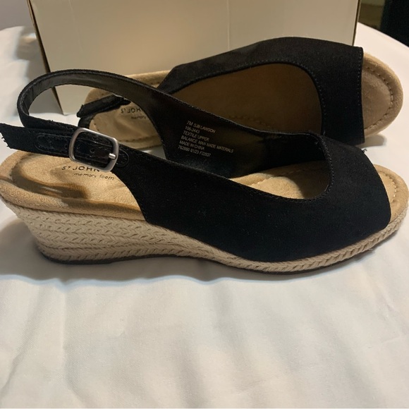 St. John's Bay Memory Foam Slingback Sandals. Size 7. Black with buckle. - Picture 13 of 15